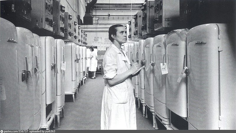 Холодильники ЗИС. 1952 год. Автозавод помимо основной продукции выпускал и товары народного потребления - холодильники и велосипеды. 