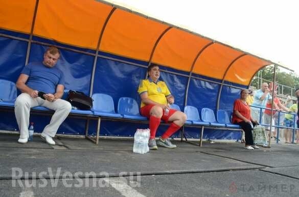 Спортивный модник Саакашвили сыграл в футбол с журналистами