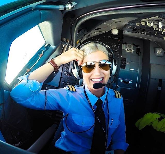 Пилот Мария: как шведская лётчица стала секс-символом "Инстаграма"