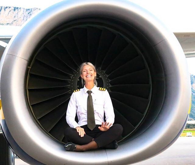 Пилот Мария: как шведская лётчица стала секс-символом "Инстаграма"