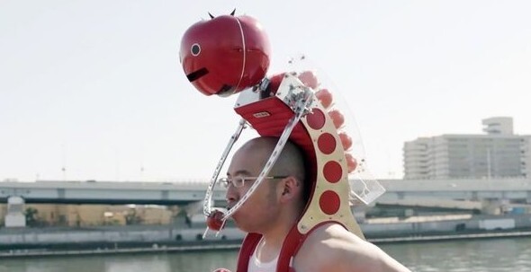 Японцы - молодцы. Они изобрели штуковину, которая кормит человека помидорами во время пробежки 