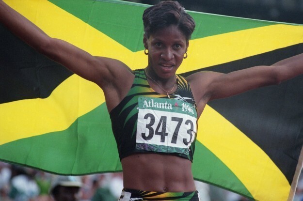 Деон Хеммингс обошла всех на дистанции 400 метров с барьерами, став первой представительницей Ямайки, завоевавшей Олимпийское золото в личном зачете