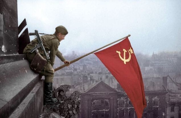 Советский флаг над Берлином, 1945 год