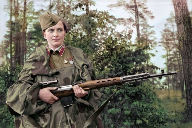 Людмила Павлюченко, самая успешная женщина-снайпер в мировой истории, имевшая на своем счету 309 подтвержденных смертельных попаданий в солдат и офицеров войск противника, 1940 год