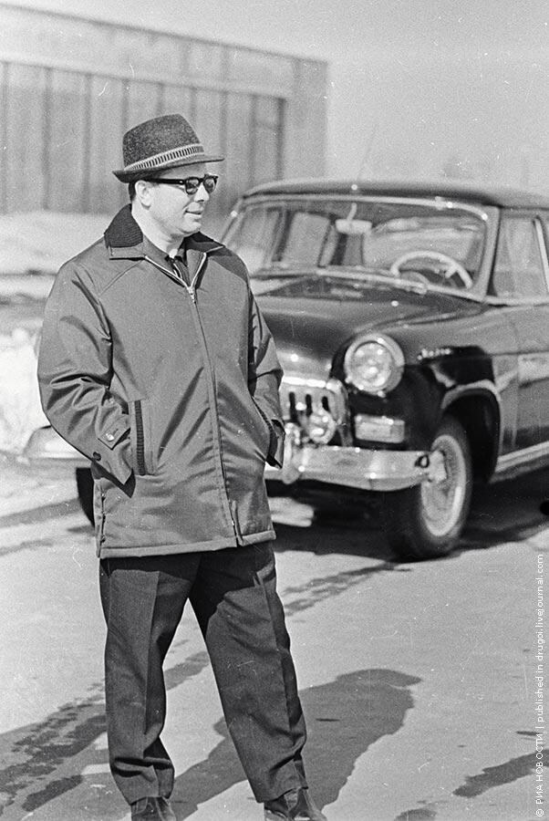 Солидный владелец черной «Волги». 1967 год.