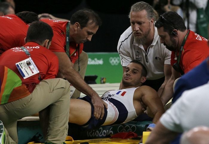 Французский гимнаст сломал ногу