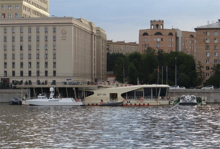 Речной "авианосец", или база ВМФ в Москве 