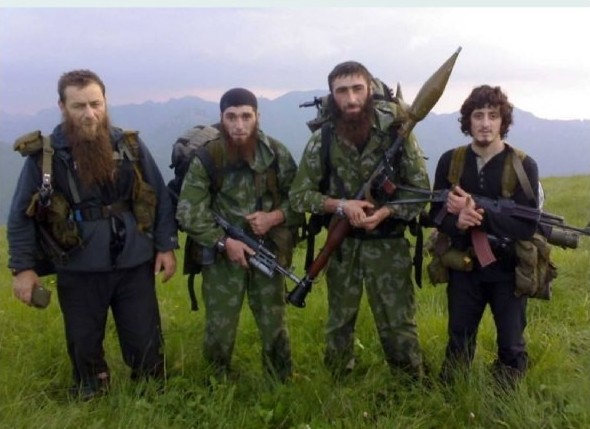 Пользователей соцсетей интересуются, почему кавказские боевики выглядят как герои фильма "Властелин колец"...