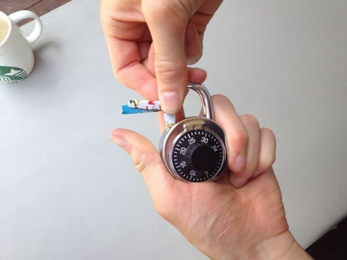 Когда забыл пароль: как открыть кодовой замок с помощью жестяной банки 