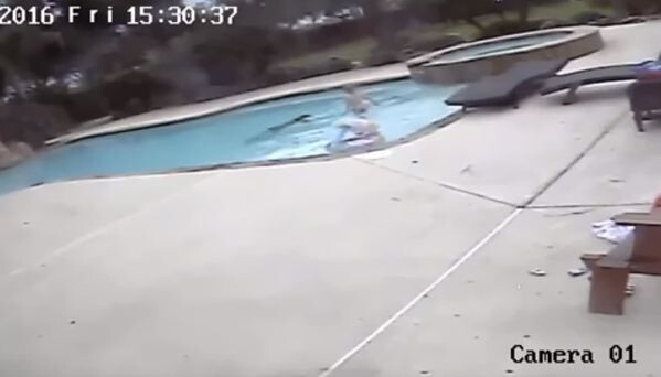 5-летняя девочка спасла маму, которую хватил приступ эпилепсии в бассейне