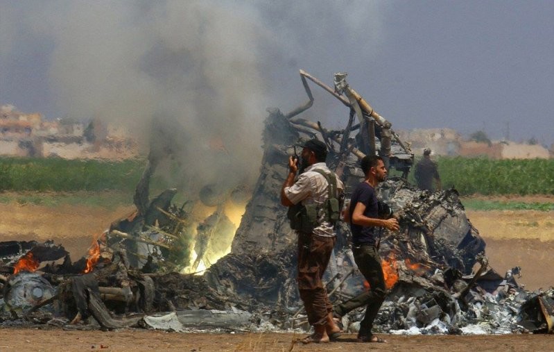 Жуткие кадры с места гибели экипажа Ми-8 в Сирии