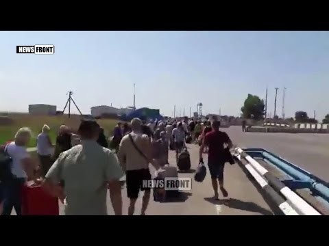 Видеофакт: украинцы с сумками и авоськами бегут по жаре в российский Крым 