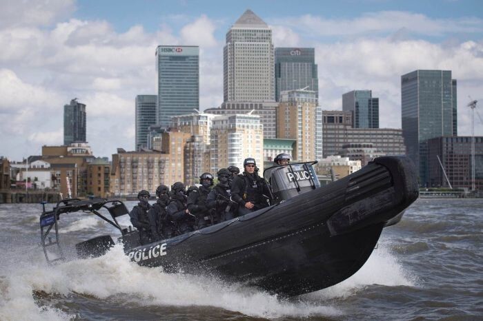  Вооружённая полиция Лондона на учениях