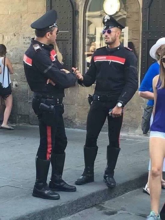 Полицейские мотоциклист. Милан, Италия