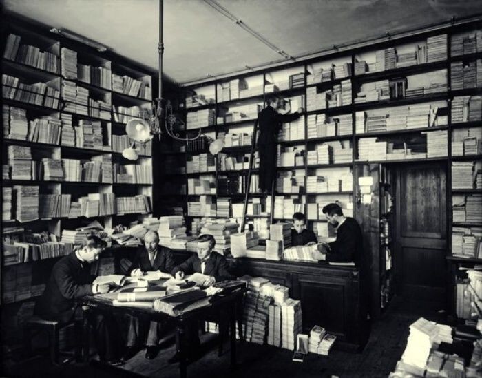 Переучет в книжном магазине товарищества А. Суворина, 1900–е годы, Санкт–Петербург 