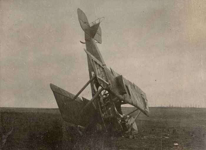 Сбитый немецкий гидросамолет, 1916 год. 