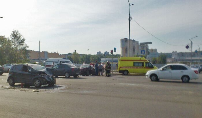 Авария дня. В Челябинске годовалый ребенок вылетел в окно