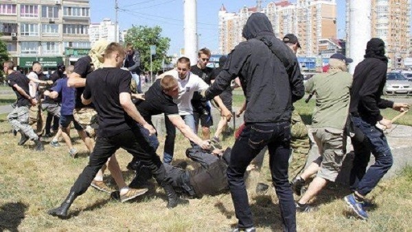 Очередного «киборга» избили на Украине, «героям» становится опаснее «на гражданке», чем в АТО