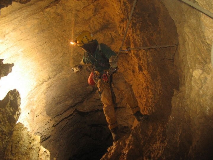  Самая глубокая пещера в мире.