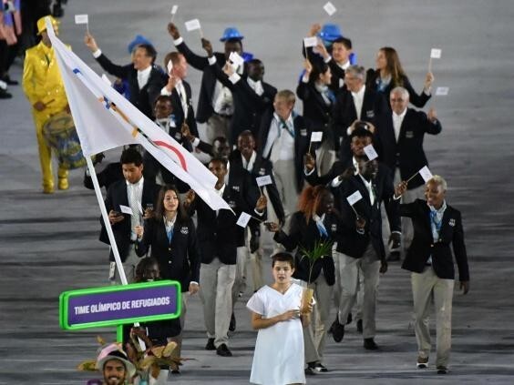 Олимпийская сборная спортсменов-беженцев на открытии Олимпиады в Рио