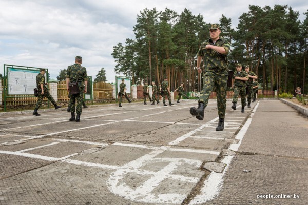 Под Сморгонью начали готовить первых белорусских девушек-пограничников