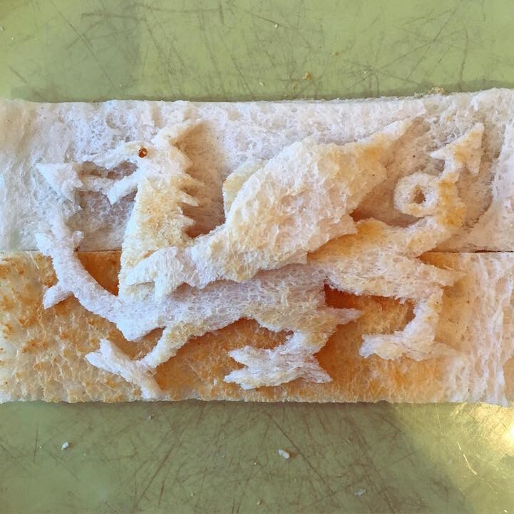 Папа создаёт умопомрачительные скульптуры из тостов для своей дочери с пищевой аллергией