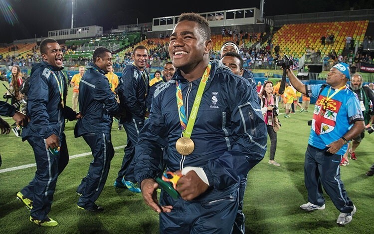 Премьер-министр Фиджи Фрэнк Мбаинимарама, который посетил финальный матч в Рио-де-Жанейро, назначил национальный праздник в честь победы команды