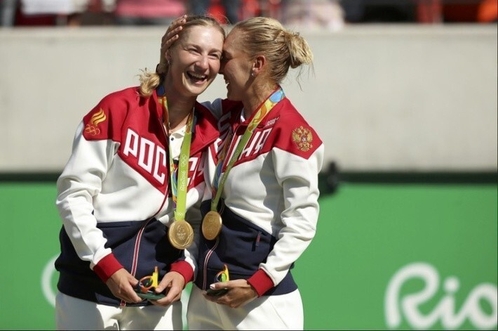 2. Теннисистки Макарова и Веснина — олимпийские чемпионки в парном разряде 