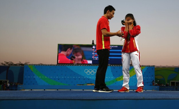 Китайская спортсменка выиграла на Олимпиаде серебро… и бриллиант!