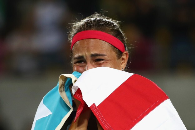 После победы Моника, обвернувшись флагом родной страны, не могла сдержать эмоций. "У меня нет слов. Я так этого хотела!" 