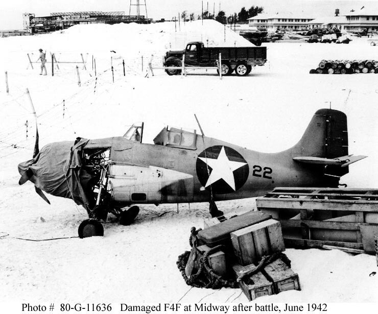 43. Повреждённый F4F «Уайлдкэт» на острове Мидуэй, июнь 1942 г.