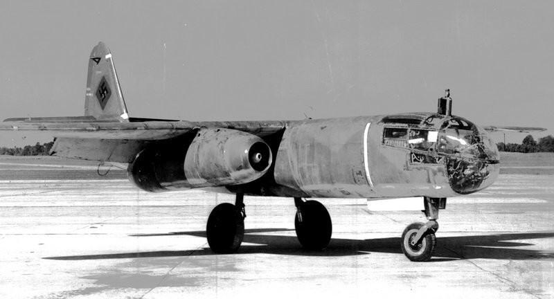 3. Первый в истории реактивный бомбардировщик Арадо Ar-234 "Blitz" ("Молния")