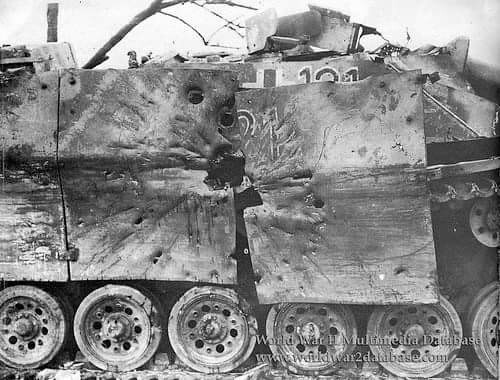 117. Немецкое штурмовое орудие, уничтоженное силами американской 4-й танковой дивизии. 4 марта 1945 года