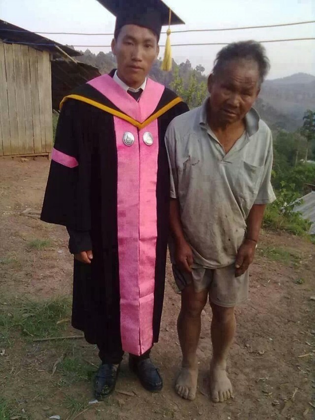 Отец работал на пашне 4 года,чтобы оплатить сыну получение образования. 