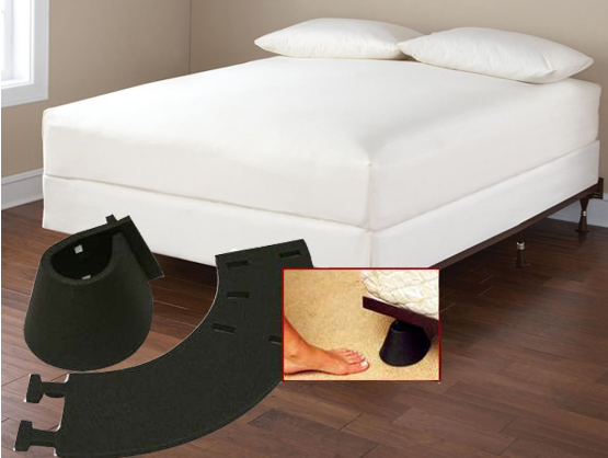 13. Мягкая защита для ножек кровати и стола, которая убережет ваши пальцы ног от болючих ударов