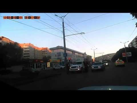 Автолюбитель в Омске избил надоедливую Панду на ПП 
