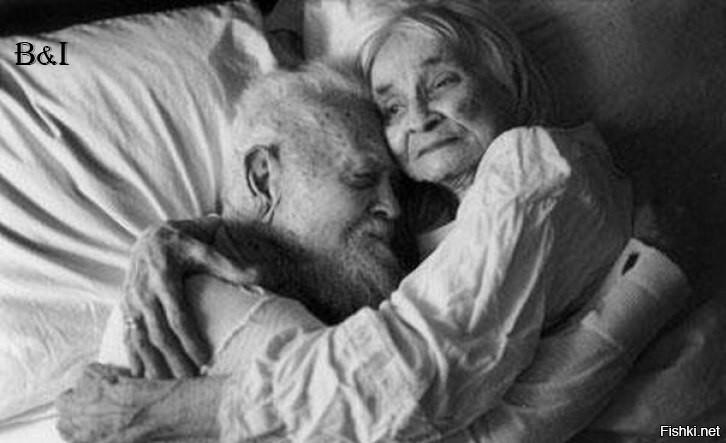 Муж и жена прожили вместе 60 лет