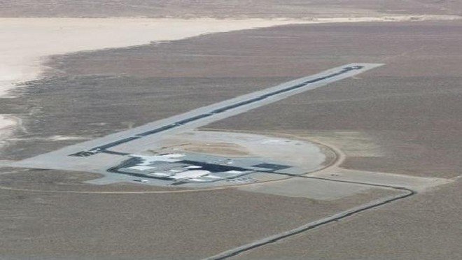 2. А при помощи Google Earth недавно удалось найти «Зону 6», засекреченную военную базу США