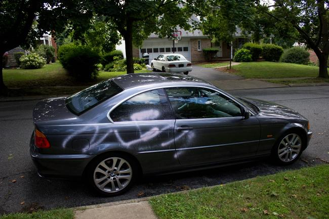 1. Удалите граффити с авто за несколько минут вместо того, чтобы тратить несколько сотен долларов на перекраску кузова.