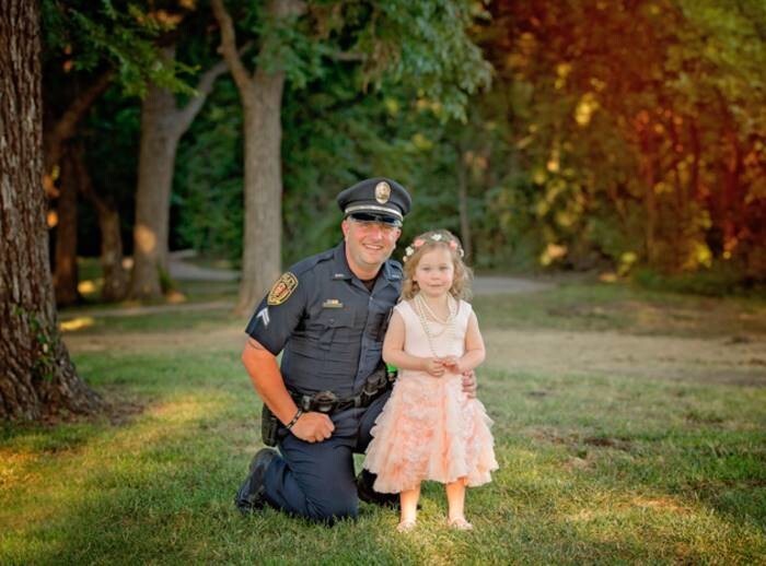 Полицейский снялся в премилой фотосессии с девочкой, которую спас от смерти
