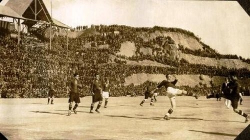 21. Легендарный стадион «Камп Ноу» (Camp Nou Stadium) в Барселоне, 1925 год.