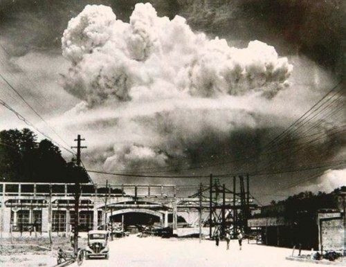 8. Нагасаки всего несколько минут спустя бомбардировки, 1945 год.