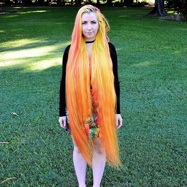 Радужная Рапунцель: девушка, растившая волосы 11 лет, стала звездой Instagram*