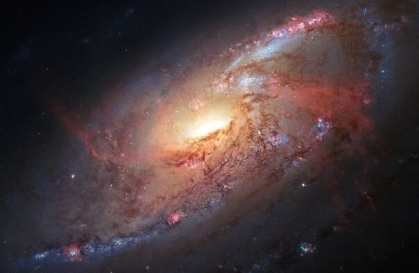 Самые интересные снимки с телескопа Хаббл за 2015 год