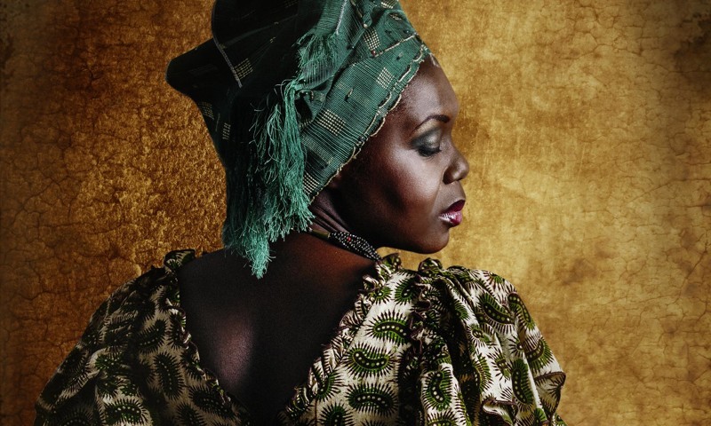 Современные африканки в нарядах предков