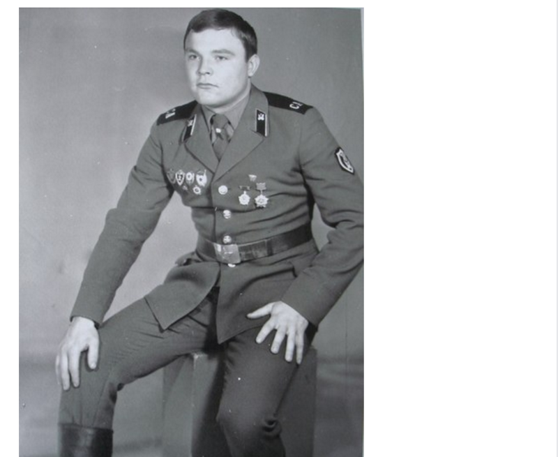 Рядовой Михаил Воробьёв (впоследствии Михаил Круг) в армии. 