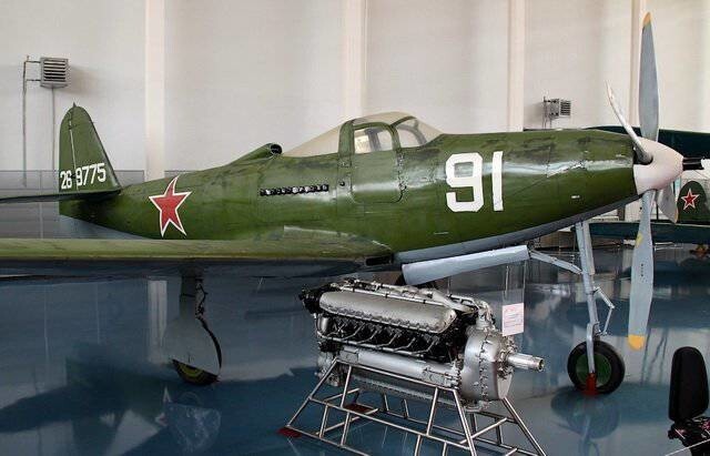 Покрышкин Александр Иванович и его истребитель Bell P-39 Airacobra
