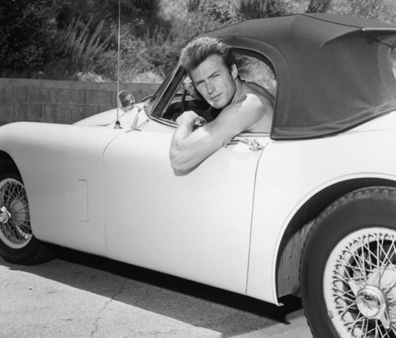 Открытый спортивный родстер с мягкой крышей — идеальный вариант автомобиля для солнечной Калифорнии