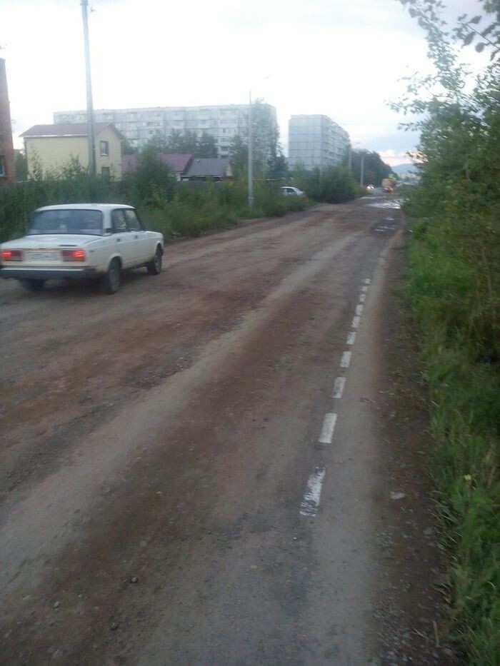 В Красноярском крае нанесли дорожную разметку на грязь