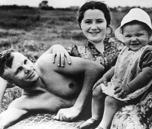Почему вдова Гагарина почти 50 лет молчит о муже?